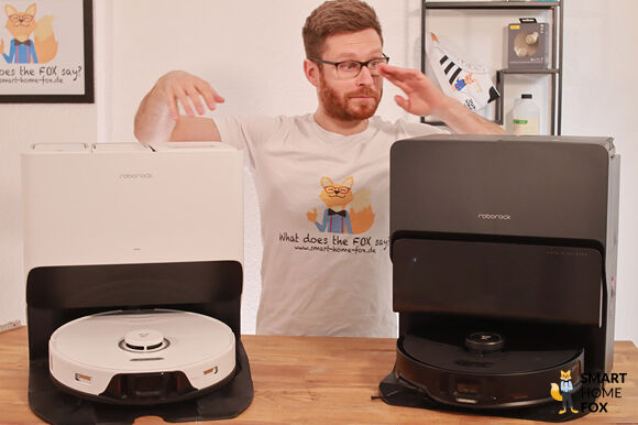 Der Roborock S8 MaxV Ultra und der Roborock S8 Pro Ultra werden zu Vergleichszwecken vom Smart Home Fox Mitarbeiter begutachtet.