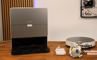 Roborock Saros 10 steht auf dem Tisch