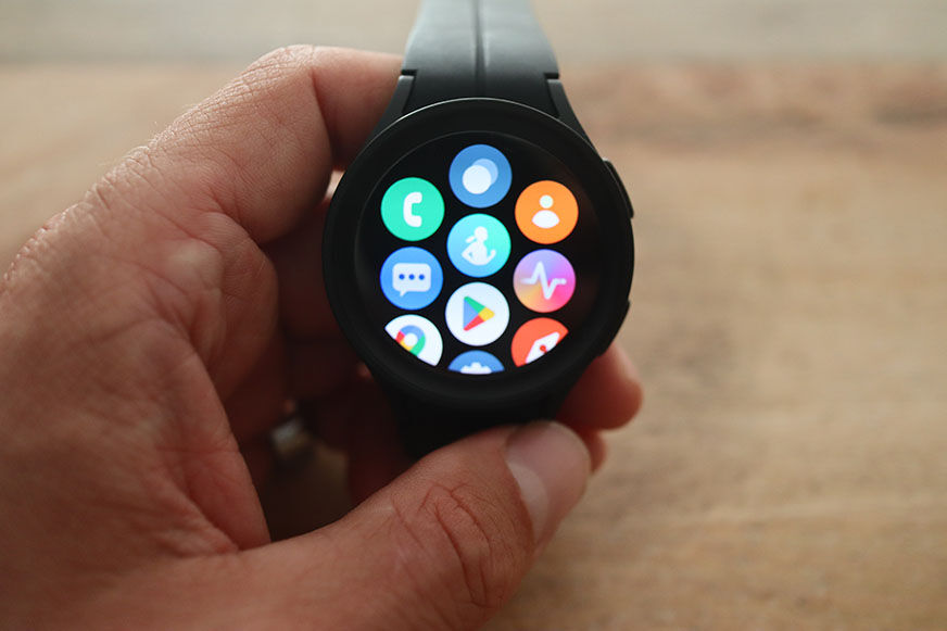 Man sieht die Samsung Galaxy Watch 7.