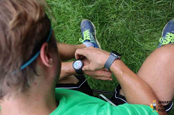 Man sieht die Samsung Galaxy Watch 5 am Arm.