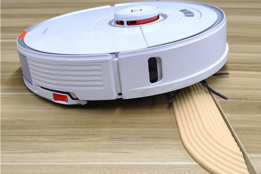 Gummirampe liegt vor einer hohen Türschwelle