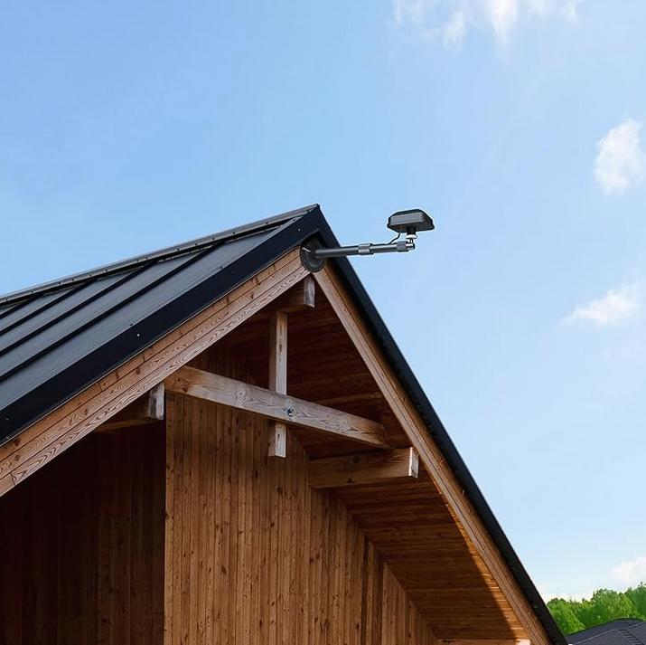 Das Segway Navimow Antennenverlängerungsset zur Installation an der Wand oder am Dach.