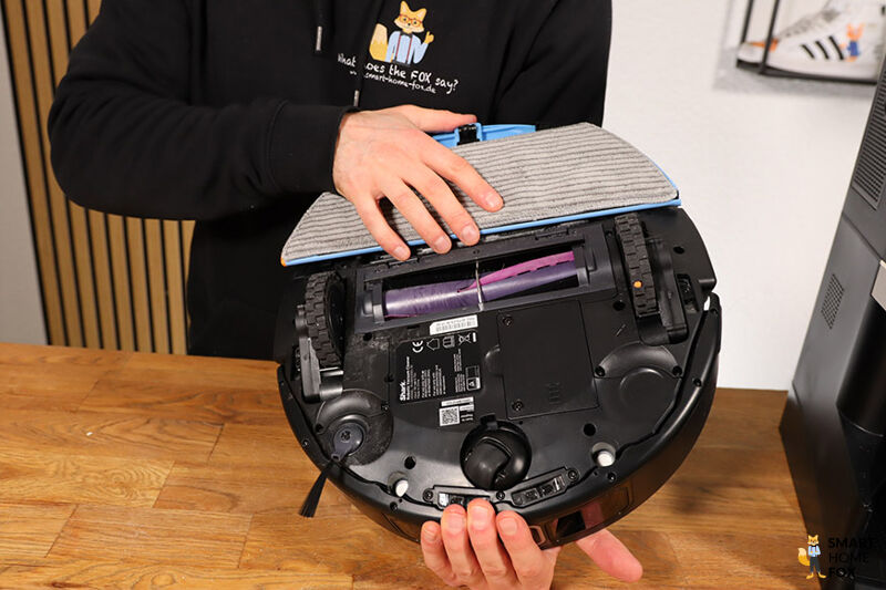 Die oszillierende Wischplatte des Shark Nevertouch 2-in-1 Pro ist in der Nahaufnahme zu sehen.