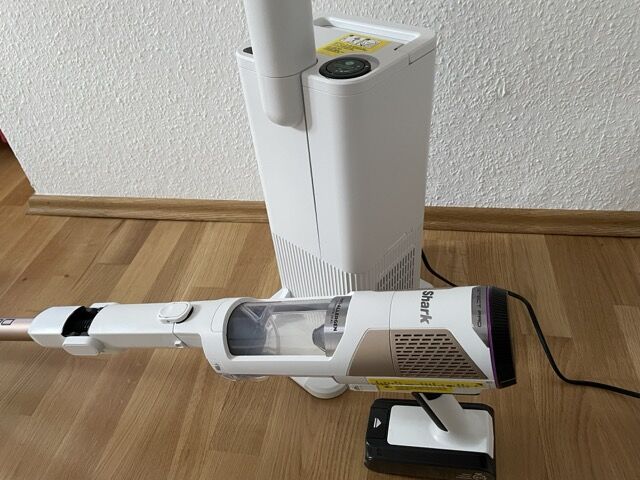 Der Shark Detect Pro mit Absaugstation