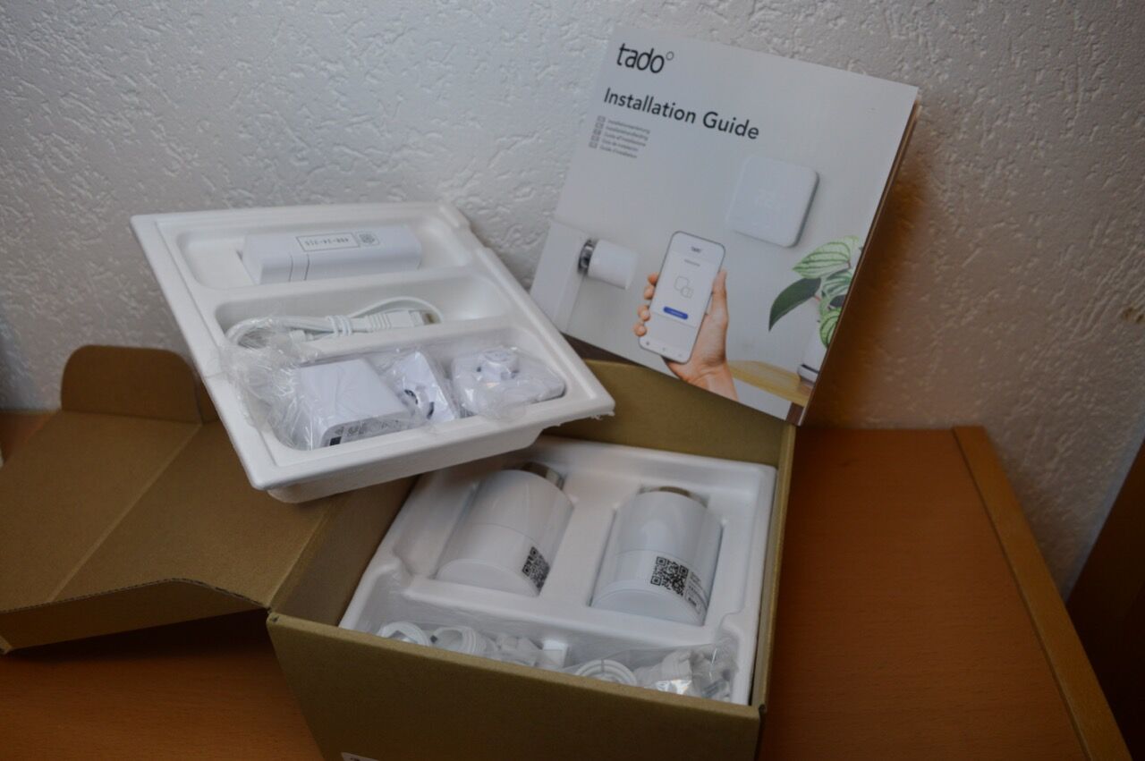 Foto von Tado Heizkörperthermostaten mit Bridge in Verpackung