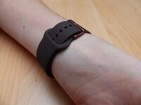 Man sieht das Armband der Polar Ignite 3.
