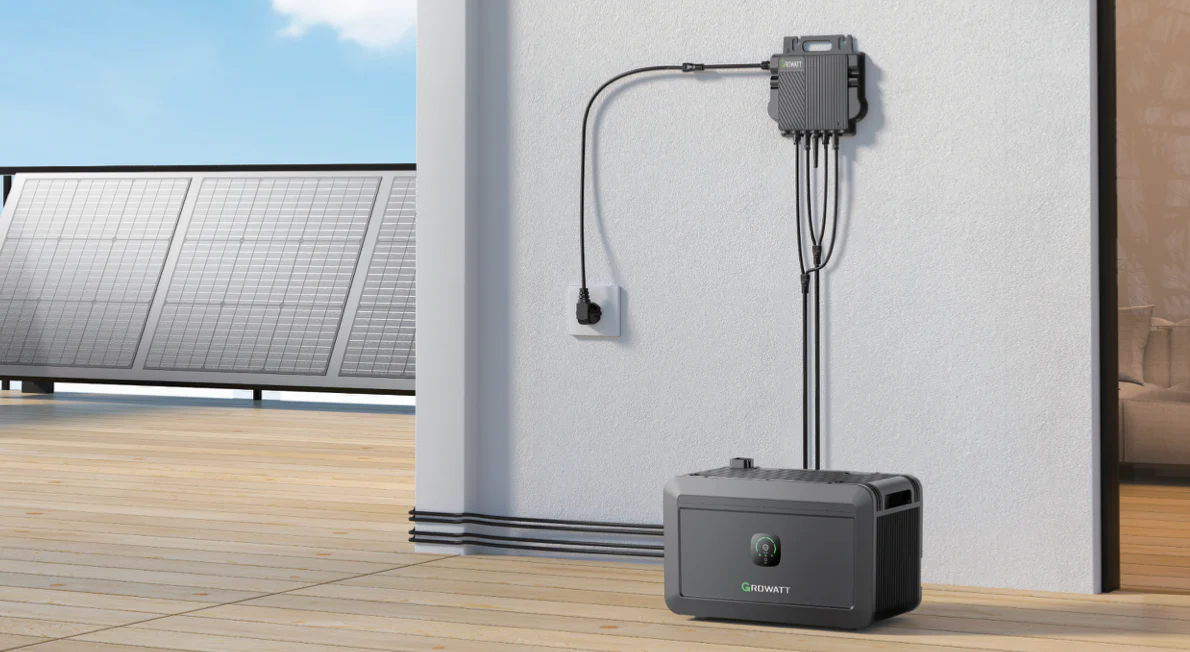 Der Growatt Noah 2000 + Solarpanels ist bei Solakon im Angebot.