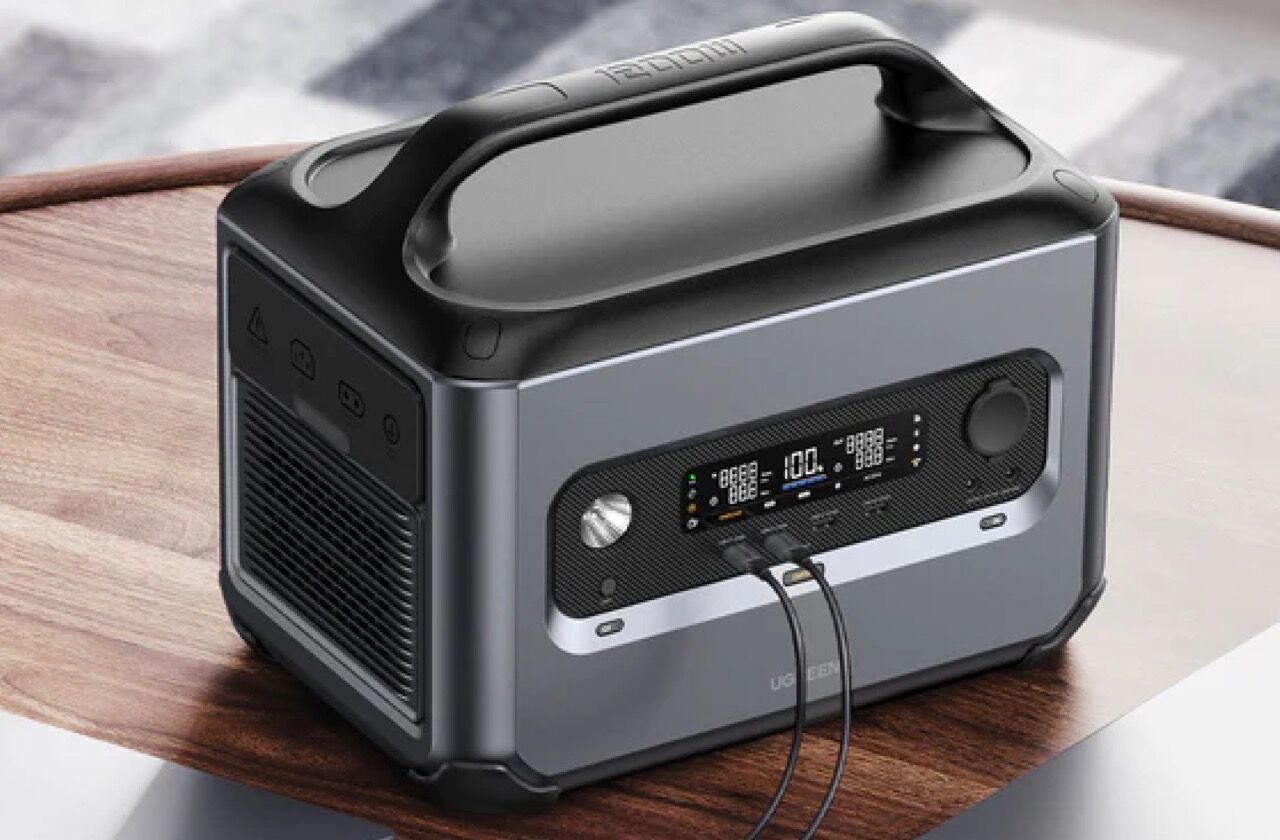 Ugreen Powerstation 1200 auf einem Tisch