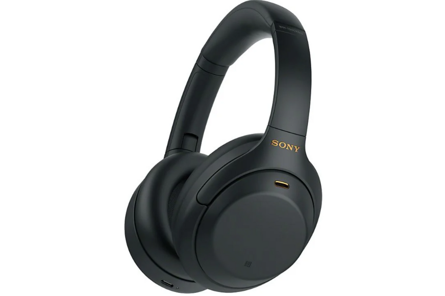 SONY WH-1000XM4 Noise Cancelling, Over-ear Kopfhörer sind vor einem weißen Hintergrund zu sehen.