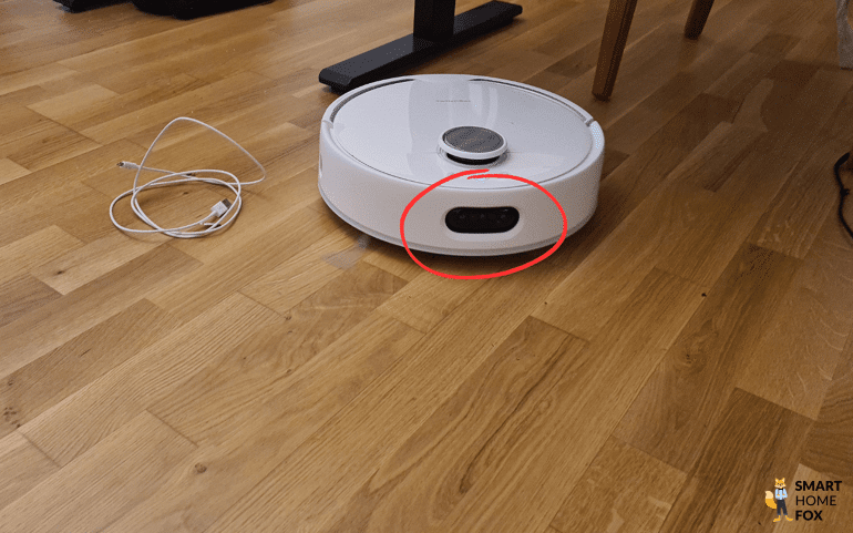 Die Hinderniserkennungstechnologie des SwitchBot S10 ist von vorne zu sehen.