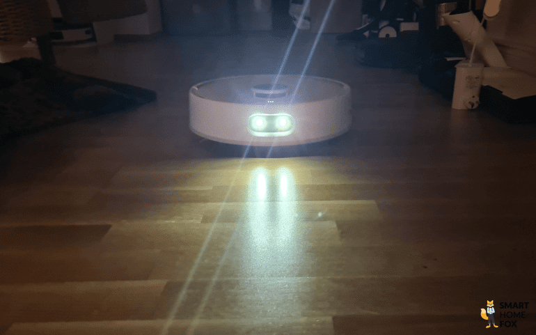 Die LED Lampe des SwitchBot S10 wird bei schlechten Lichtverhältnissen eingeschaltet.