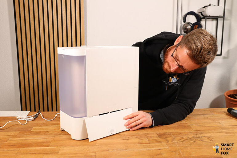 Switchbot Luftbefeuchter steht im Wohnzimmer.