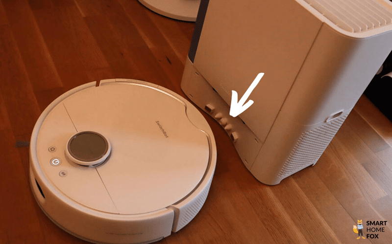 Switchbot S10 dockt am Luftbefeuchter an und versorgt ihn mit Wasser.