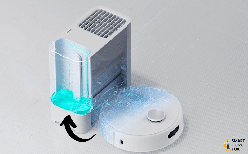 Switchbot S10 zieht Wasser aus seiner Basisstation.