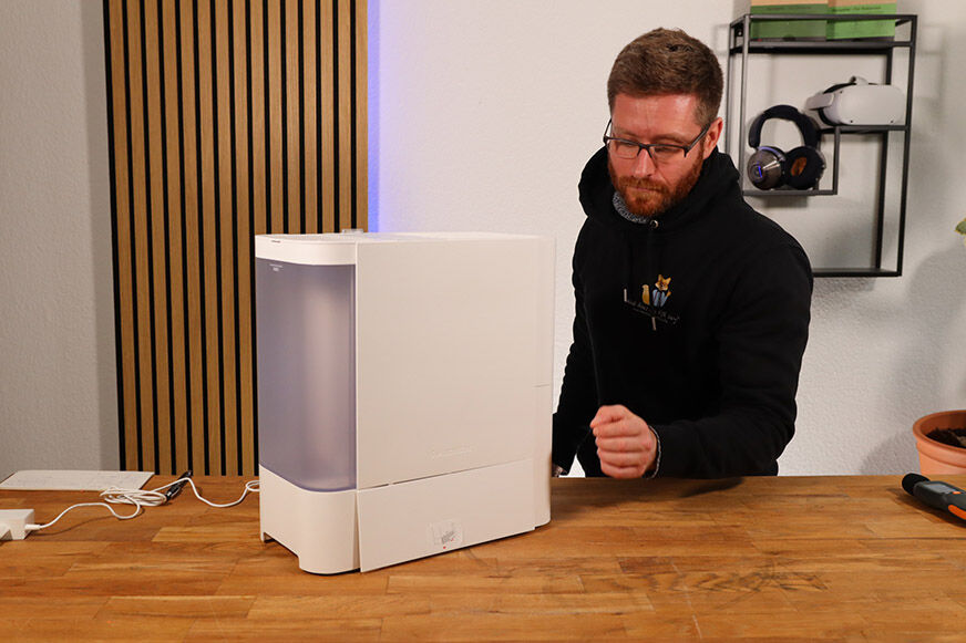 Switchbot Luftbefeuchter auf dem Tisch aus der Nahaufnahme