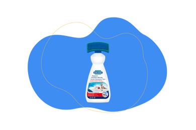 Man sieht eine Flasche des Dr.Beckmann Teppichreinigers mit Bürstenaufsatz.