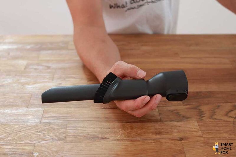 Die 2-in-1 Fugen-Staubbürste des Tineco Pure One Station