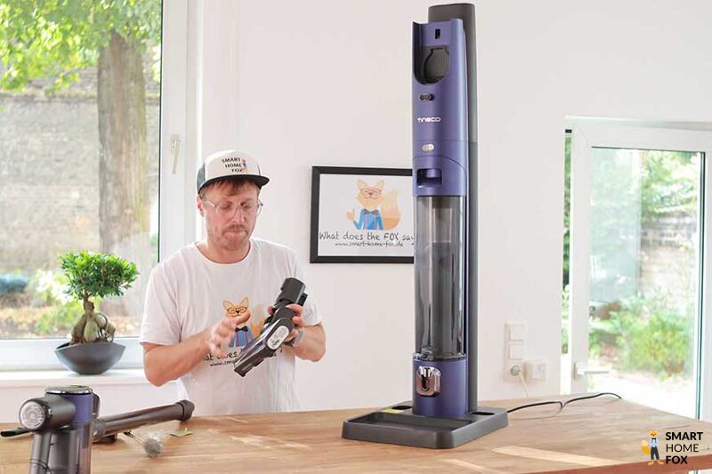Tineco Pure One Station wird zurück in OmniHub gestellt
