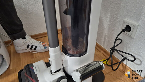 Tineco Station 5 Plus steht in seiner Absaugstation