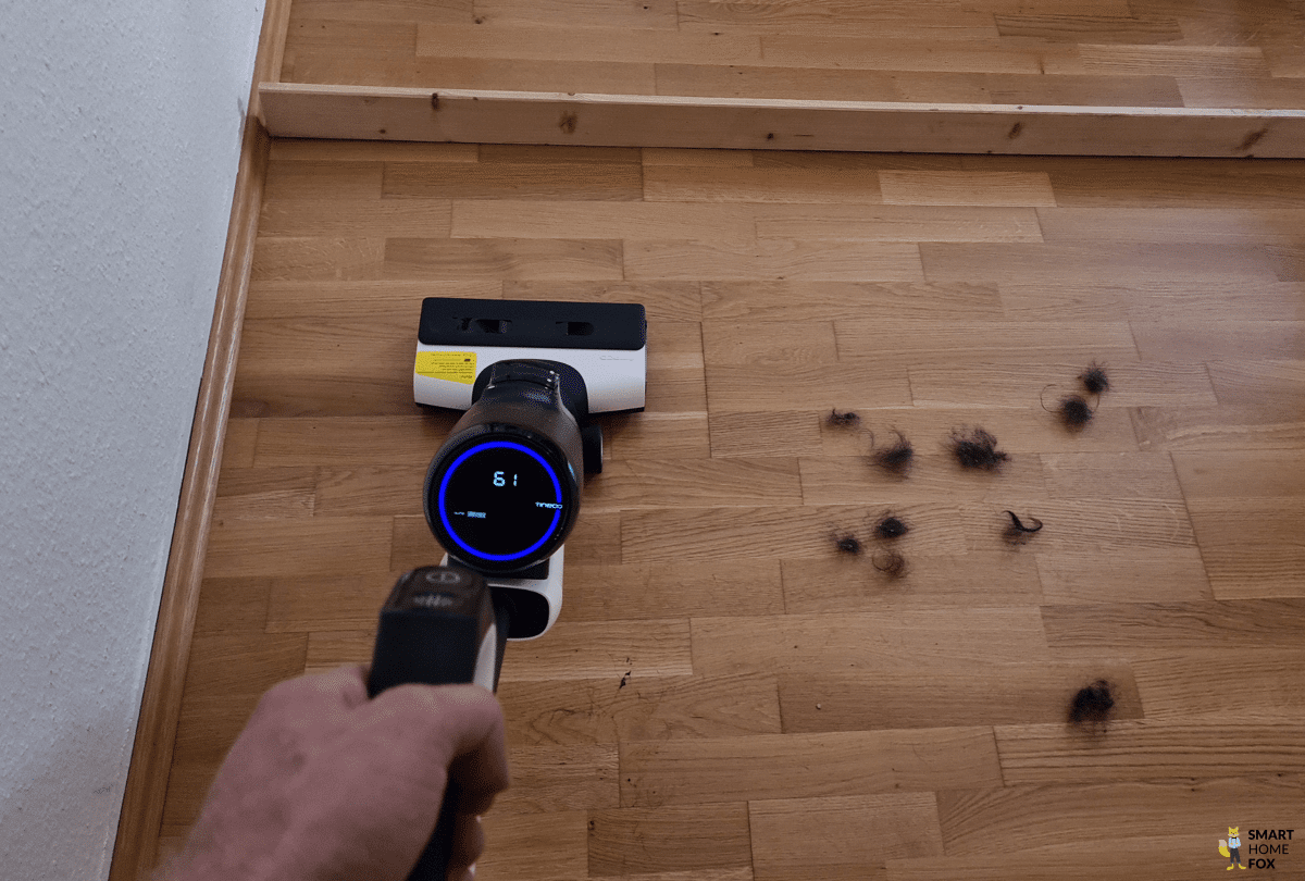 Tineco Floor One S6 Flashdry Pet reinigt im Test Haare.