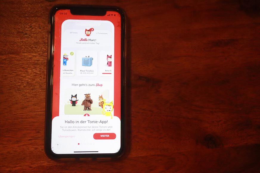 Ein Handy mit der Tonie App