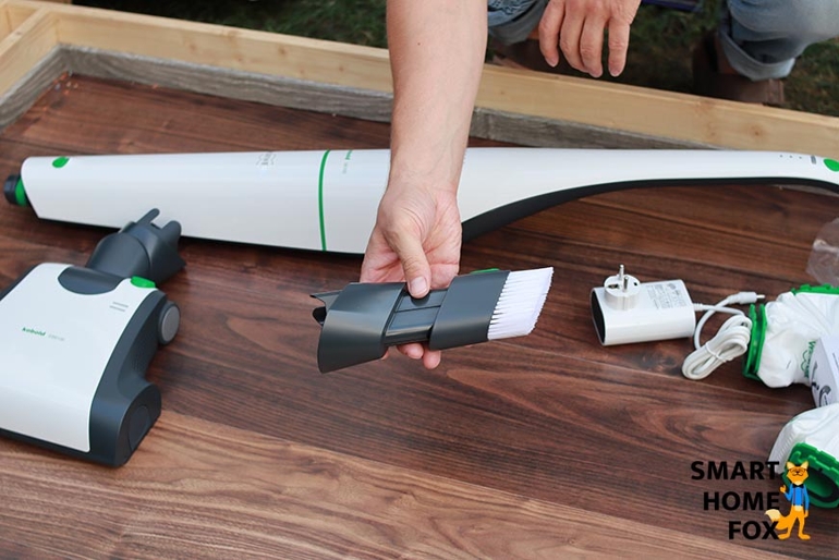 Die Zubehörbürste mit 2-in-1-Funktion für den VB100