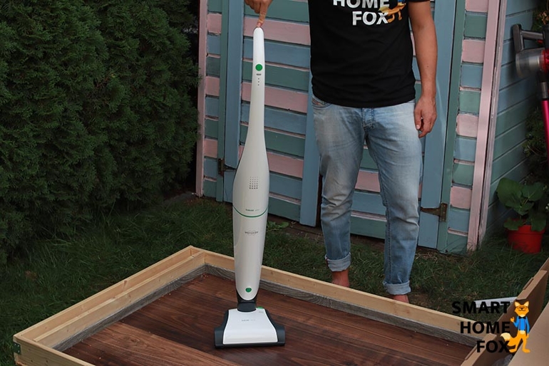 Der Vorwerk VB100 kann selbstständig stehen