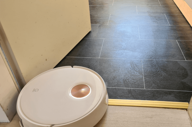 Yeedi Floor 3 Saugroboter mit Wischfunktion von unten