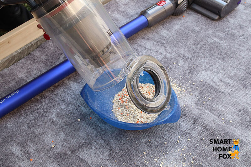 Die Entleerung des Dyson V11 Schmutzbehälter