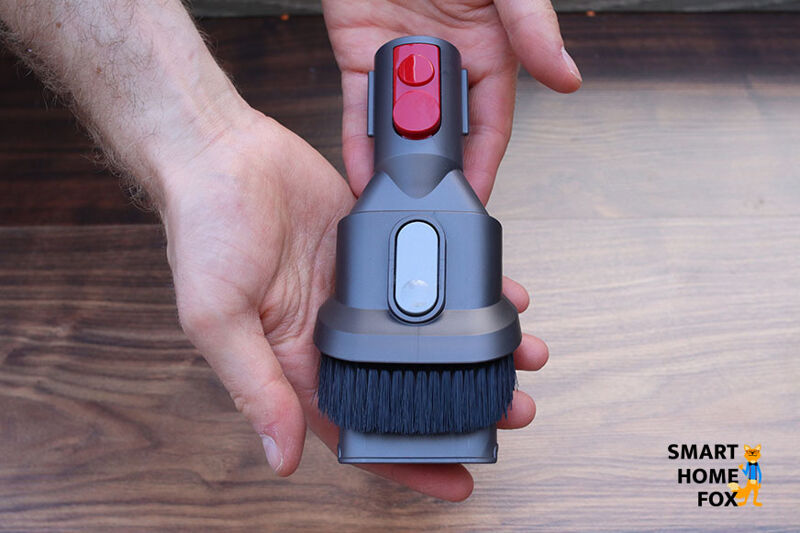 Die praktische Kombibürste des Dyson V11