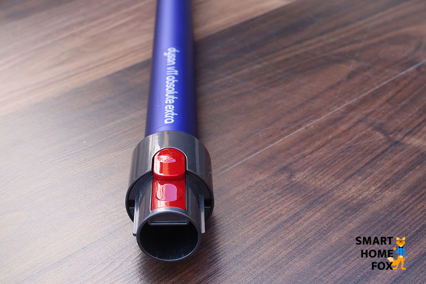 Das Saugrohr des Dyson V11 Absolute Extra in metallic blau