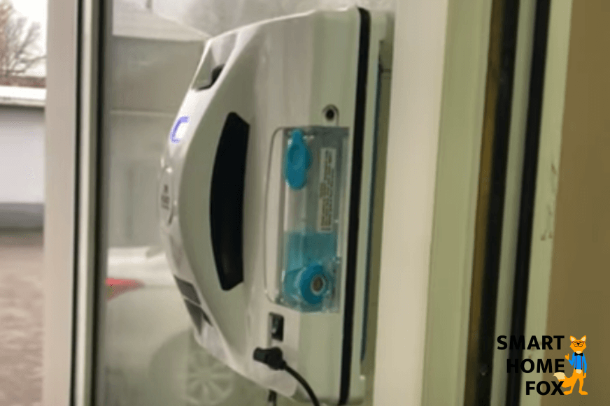 Hobot 298 / Sichler PR-041 V4 Fensterputzroboter reinigt im Test ein Fenster