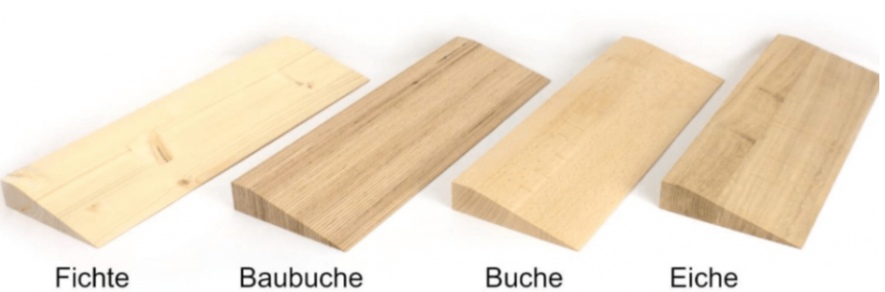 Verschiedene Türschwellen-Rampen aus Holz in der Nahaufnahme